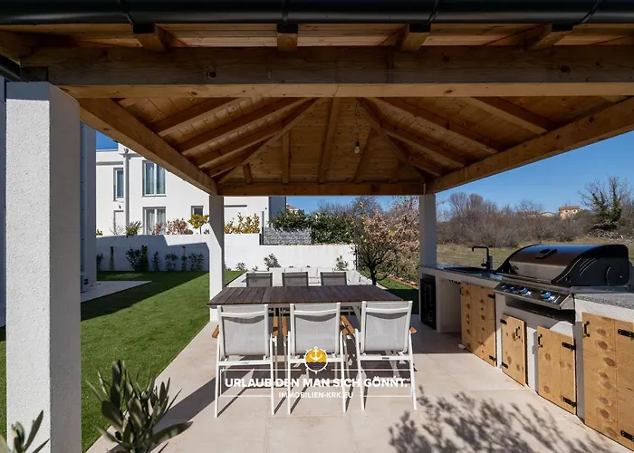 Neoma Villa Linardici