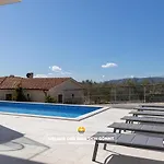 Vila Neoma Linardici