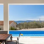 Vila Neoma *