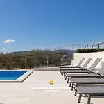 Neoma Vila
