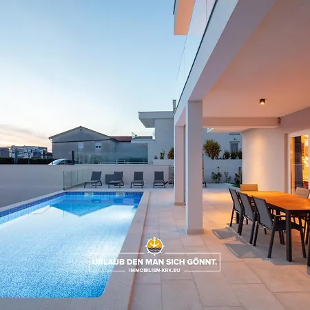 Neoma Villa *