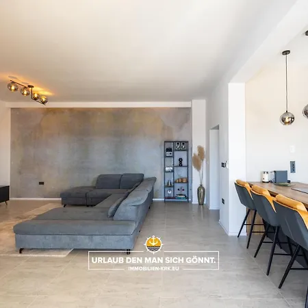 Neoma Villa *
