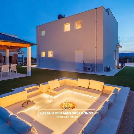 Neoma Villa