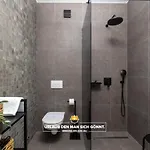 Neoma Villa